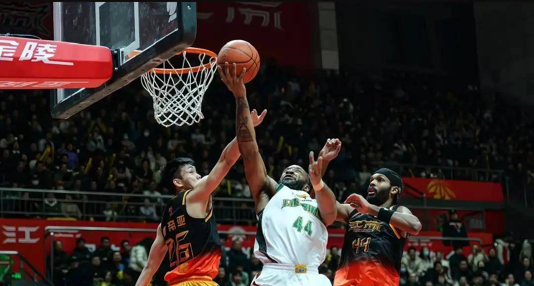 这也行？国际比赛日国际米兰备战CBA常规赛清晨辽宁本钢内部沟通，风云突变亚特兰大转会期再遭质疑的简单介绍
