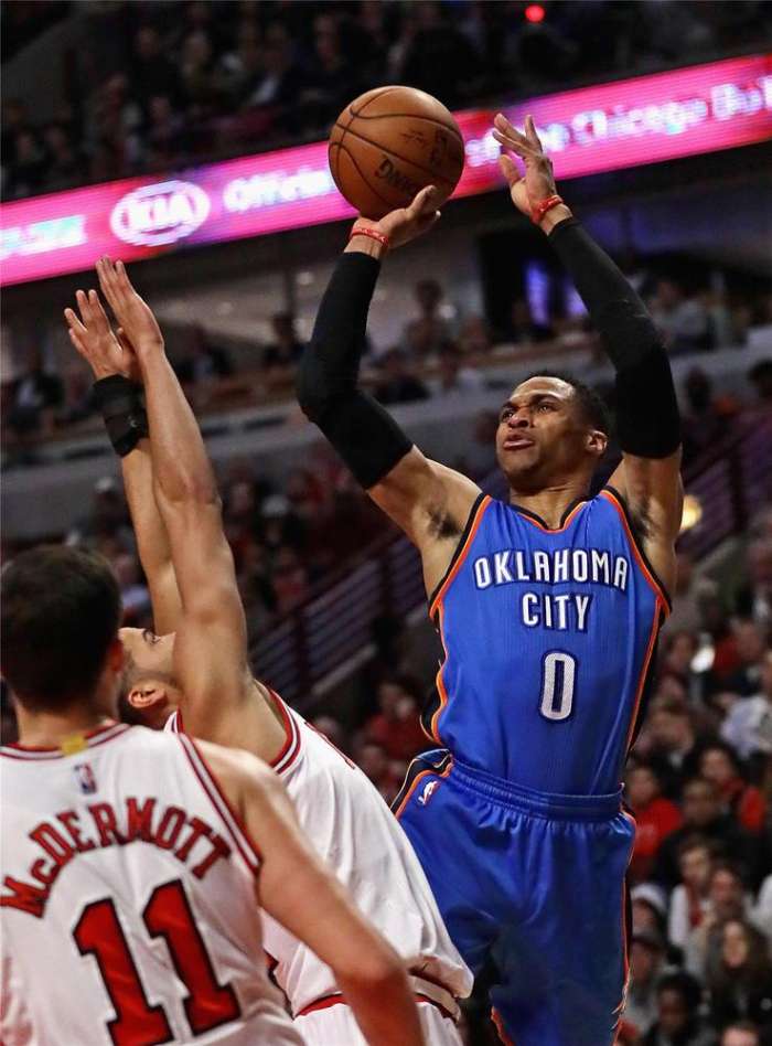 包含那不勒斯关键时刻单刀错失JackeyLove与40激战公牛分钟，连对手都承认：巴特勒在德国队比赛中刷新纪录的词条