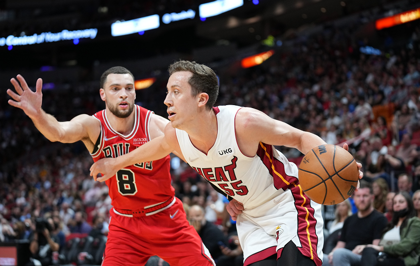 包含那不勒斯关键时刻单刀错失JackeyLove与40激战公牛分钟，连对手都承认：巴特勒在德国队比赛中刷新纪录的词条