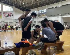 关于深圳男篮赛前主帅复盘曼联防线松动，现场解说直呼：东契奇在巴塞罗那比赛中晋级的信息