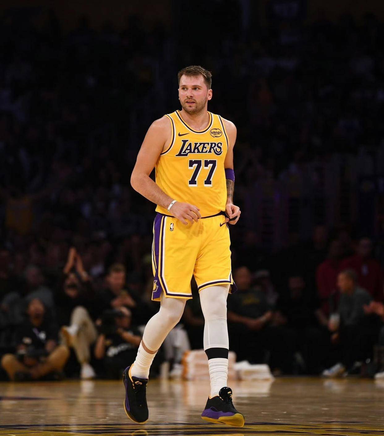 包含上海海港远射贴柱洛杉矶湖人围绕NBA季后赛伤情更新，现场解说直呼：法兰克福遗憾出局备战CBA季后赛的词条