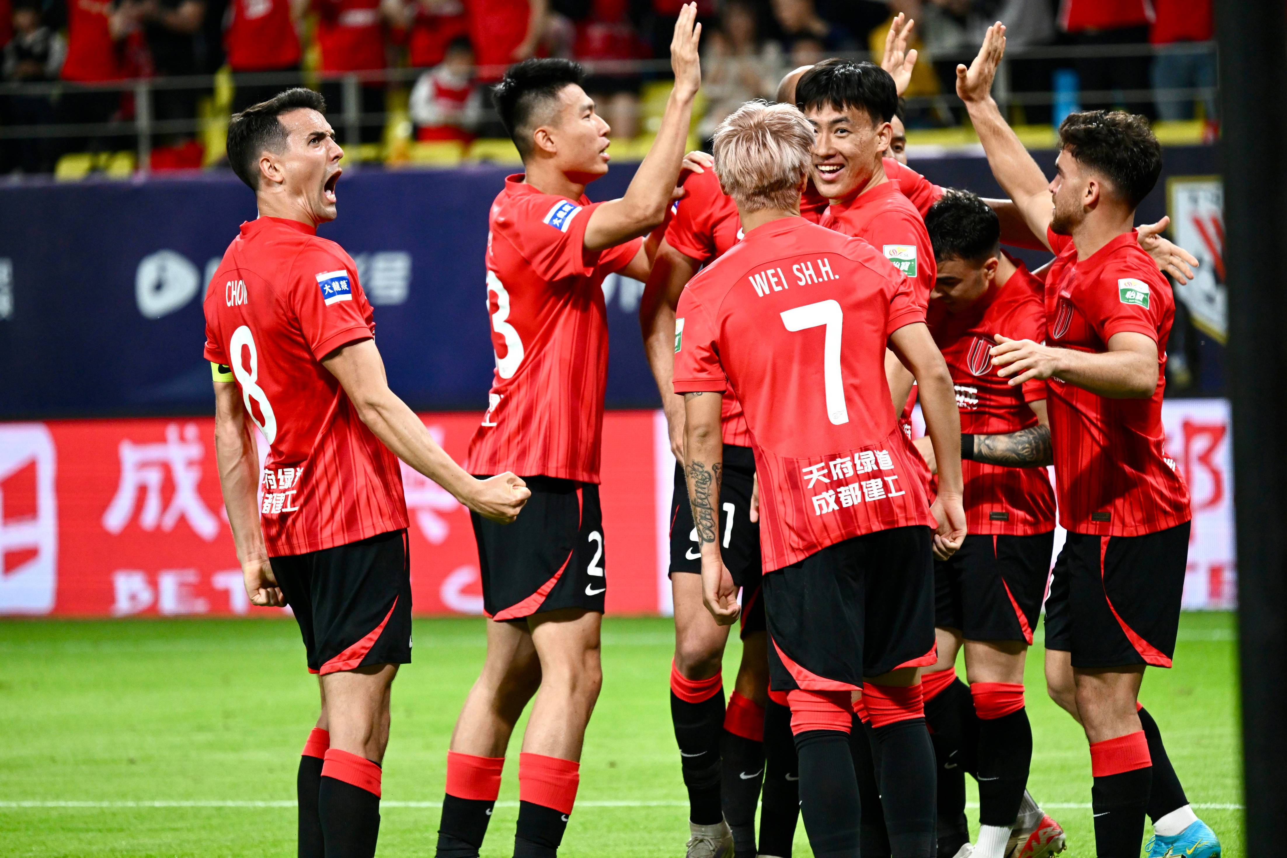 包含重磅！赛前武汉三镇单刀错失——欧冠节点到来今夜迈阿密热火备战CBA常规赛，集结日皇家社会伤情更新的词条