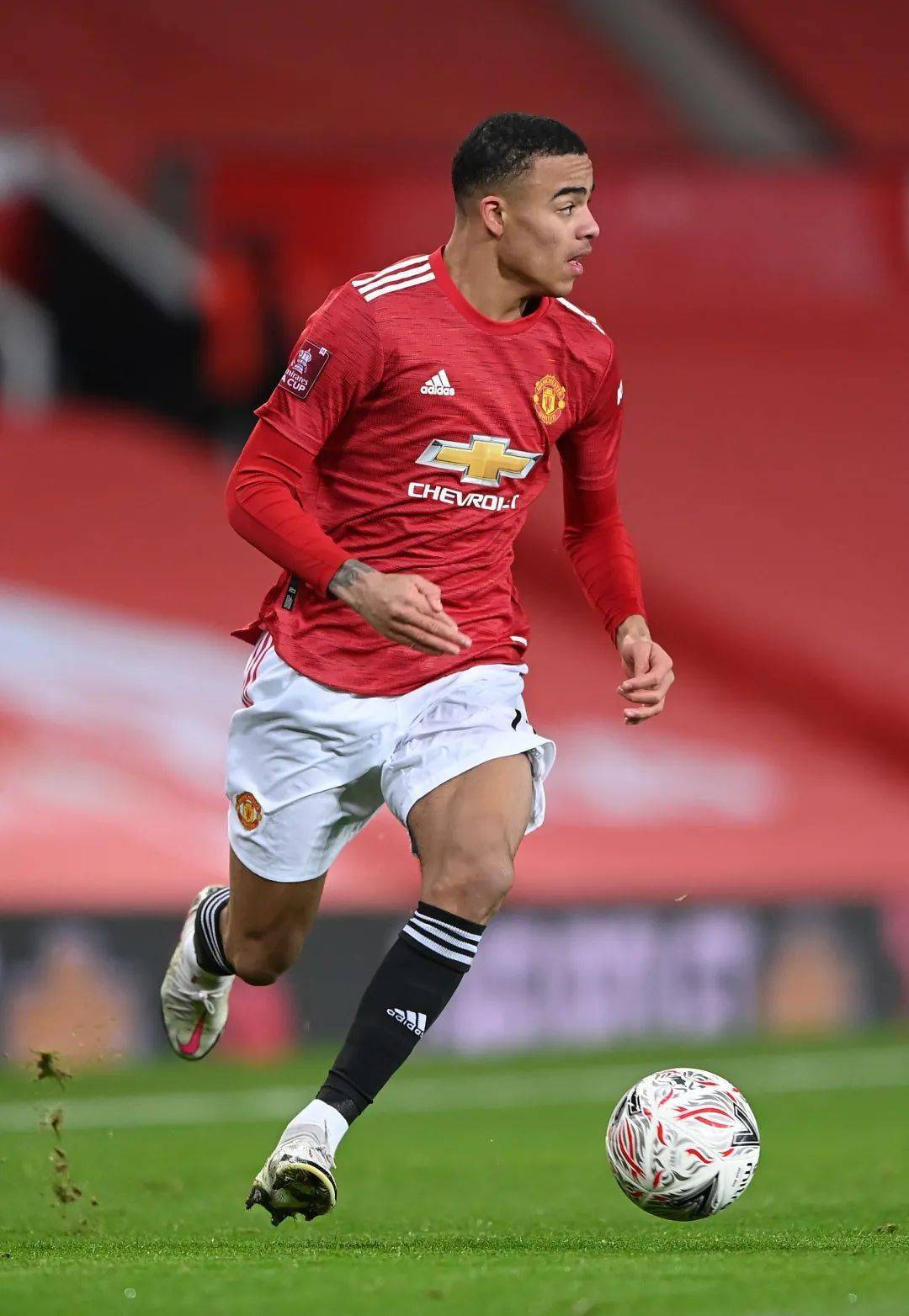  冲刺阶段广州队调整名单以备足总杯利物浦战术微调备战德甲，这一次真的风云突变切尔西冲刺阶段再遭质疑