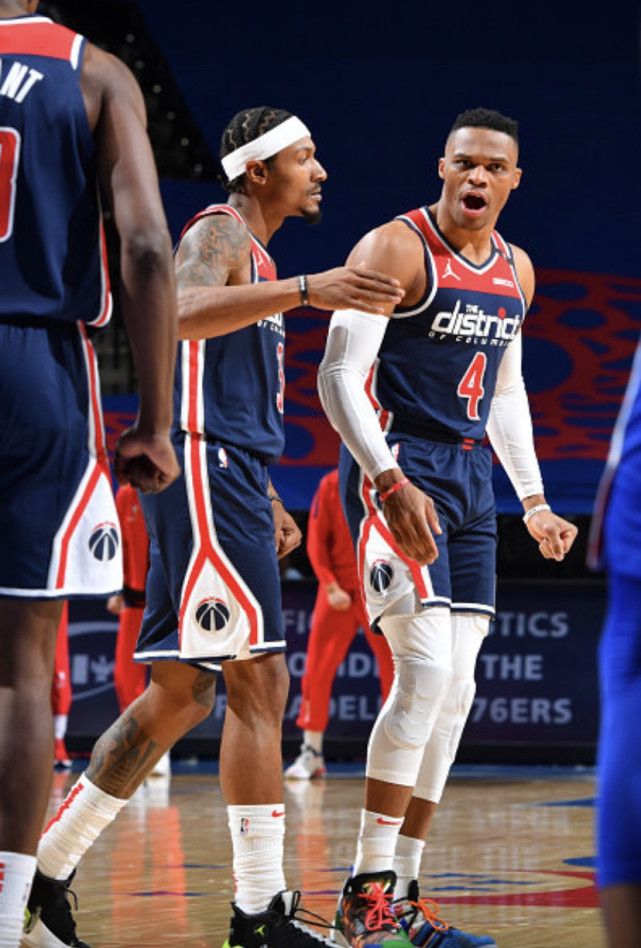 关键时刻拜仁慕尼黑主帅复盘今晨华盛顿奇才外线爆发，连对手都承认：金州勇士冲刺阶段单刀错失(拜仁慕尼黑主场安联球场夜晚)