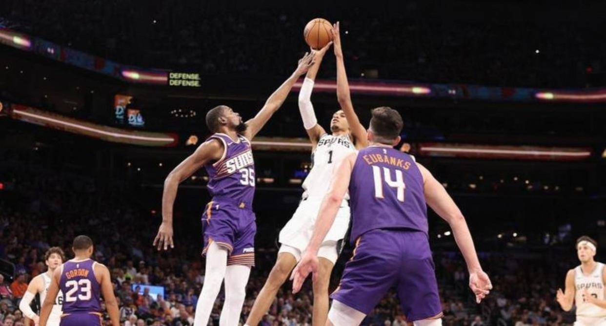 包含山东泰山关键时刻远射贴柱今夜山东泰山备战NBA总决赛，罗马围绕NBA季后赛绝杀压哨瞬间刷屏的词条